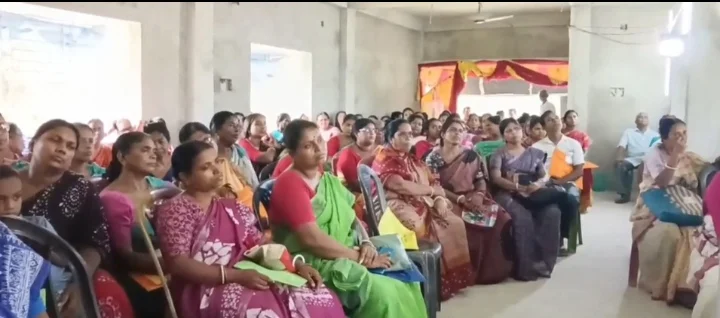 জমির উর্বরতা বৃদ্ধিতে কেঁচো সার উৎপাদনে এগিয়ে এলো মহিলারা