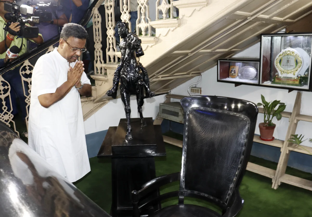 মেয়র পদ ছাড়লেন ফিরহাদ, ছোট লালবাড়িও এবার হাতছাড়া হতে চলেছে তৃণমূলের 