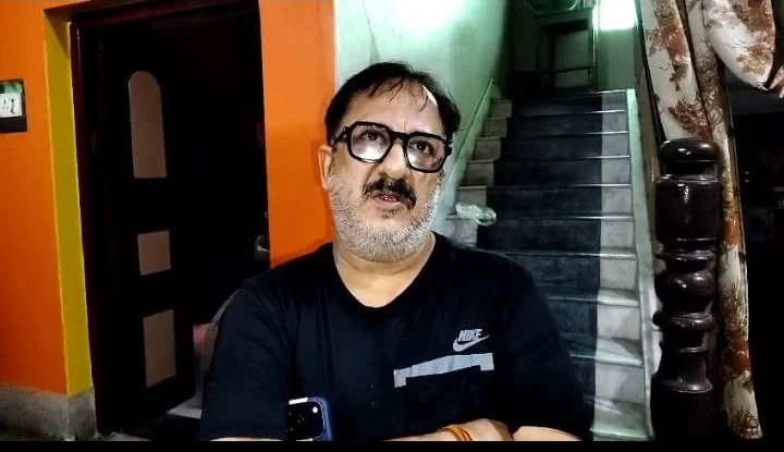 ডিম হামলার শিকার, কিছু ক্ষণ পরেই ইস্তফা দিলেন রানাঘাটের পুরপ্রধান,প্রতিবাদে  মৌন  মিছিল 