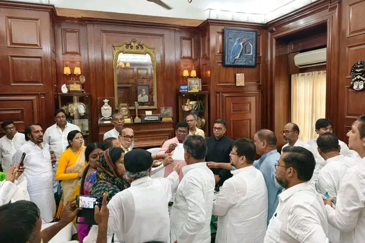 বিরোধী দলনেতা পদে ঋতব্রতের নাম প্রস্তাব,  স্পিকারের কাছে চিঠি তৃণমূলের ৫৮ বিধায়কের