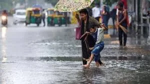 উত্তরবঙ্গে টানা বৃষ্টিতে জলমগ্ন জাতীয় সড়ক, নদীর জলস্তর বৃদ্ধি পাওয়ায় বাড়ছে আশঙ্কা