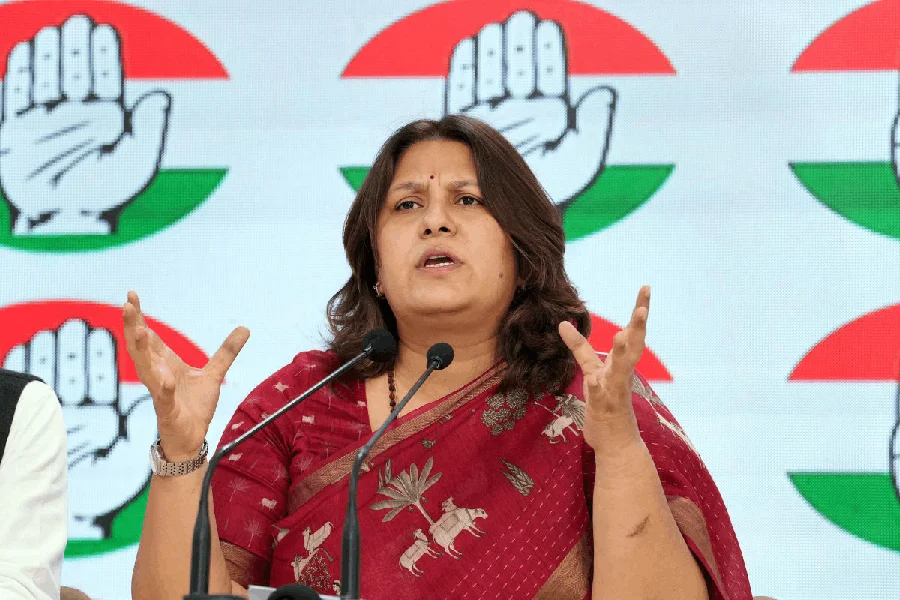 মার্কিন হামলায় ভারতীয় নাবিকদের 'নিষ্ঠুর হত্যাকাণ্ডের' বিষয়ে প্রধানমন্ত্রী মোদির নীরবতার নিন্দা জানিয়েছে কংগ্রেস