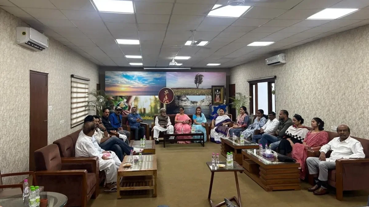বিদ্রোহী সাংসদদের নতুন কৌশল,  যোগ দিচ্ছে এনসিপিআইয়ে!