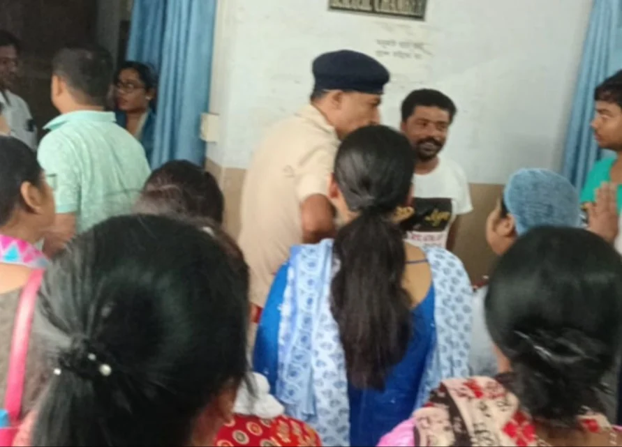 নার্সদের পোশাক বদলের ঘরে গোপন ক্যামেরার অভিযোগ, ইটাহার হাসপাতালে ধৃত চিকিৎসক