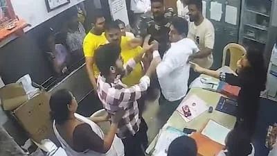 "গুন্ডারা চোখে চোখ রাখছে, আর ফিরব না": শিবসেনা নেতার মারধরের আতঙ্কে ইস্তফা দিয়ে শহর ছাড়লেন থানের চিকিৎসক