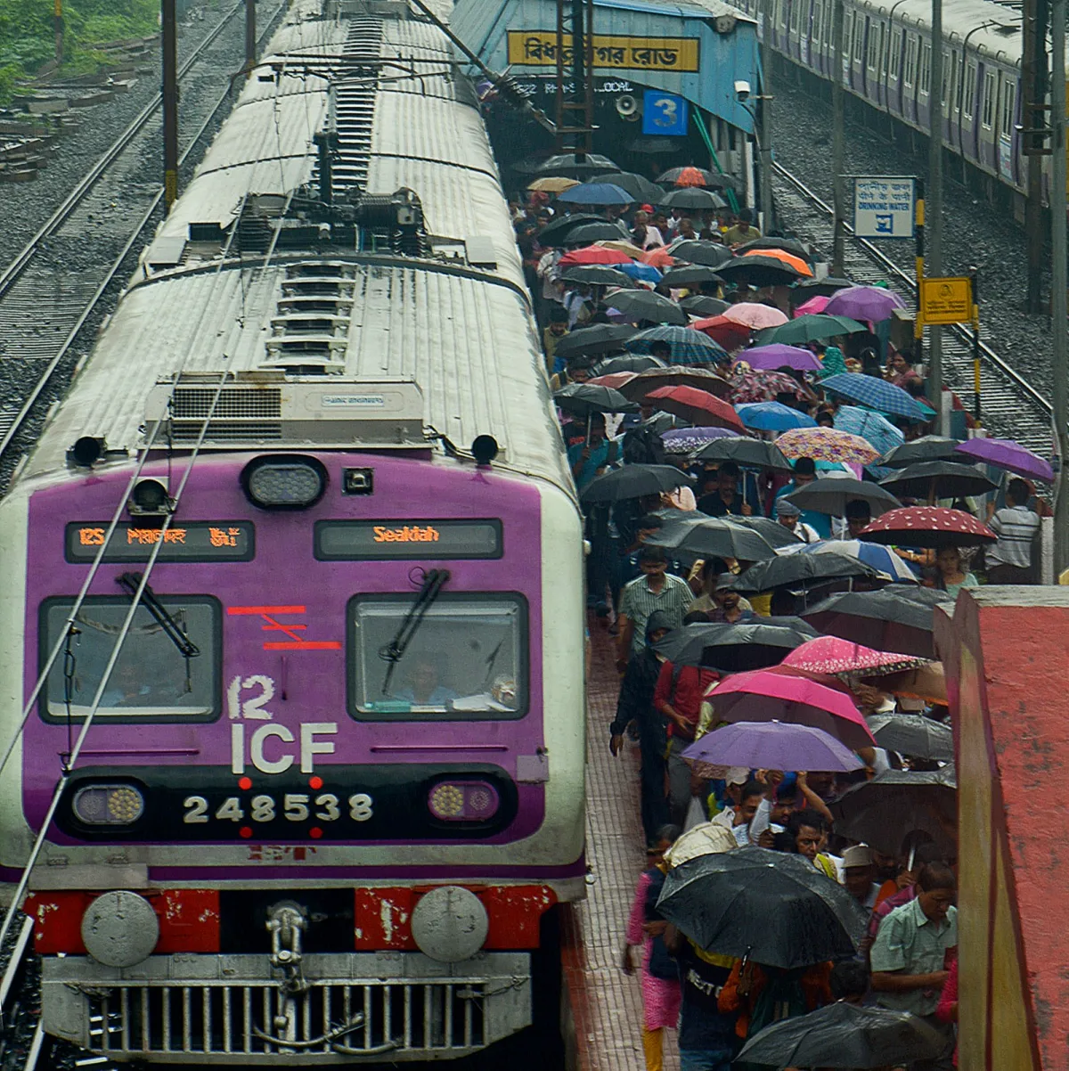 বৃষ্টিতে অফিস যাত্রীদের বেহাল অবস্থা