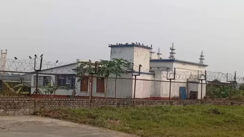 এয়ারপোর্টের প্রাচীরের মধ্যে থাকা মসজিদে নামাজ বন্ধ করল কর্তৃপক্ষ