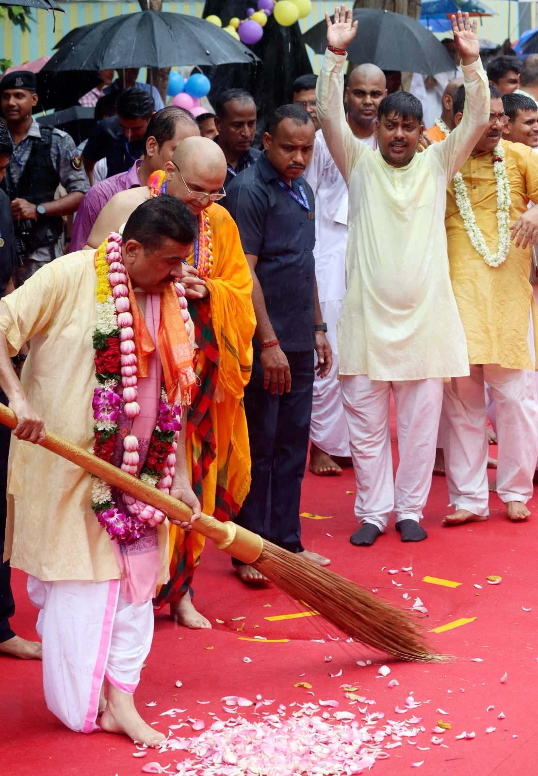 ইসকন কলকাতার রথযাত্রা উদ্বোধনের মুখ্যমন্ত্রী শুভেন্দু অধিকারী
