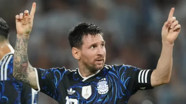 ম্যারাডোনাকে উৎসর্গ মেসির আবেগঘন বার্তা, বললেন— ‘এটাও ওর জন্য একটা উপহার’