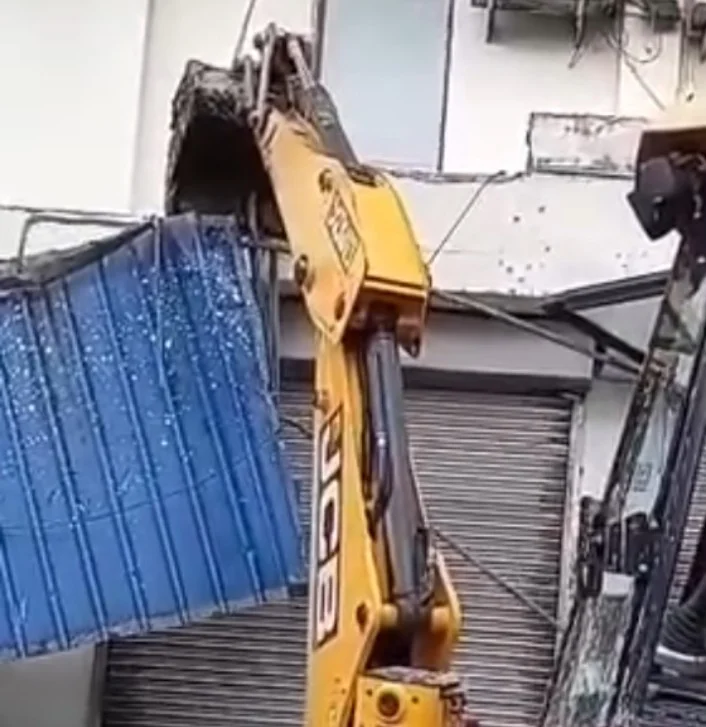আমতলায় অভিষেকের কার্যালয়ে বুলডোজ়ার অভিযান, মোতায়েন পুলিশ ও কেন্দ্রীয় বাহিনী