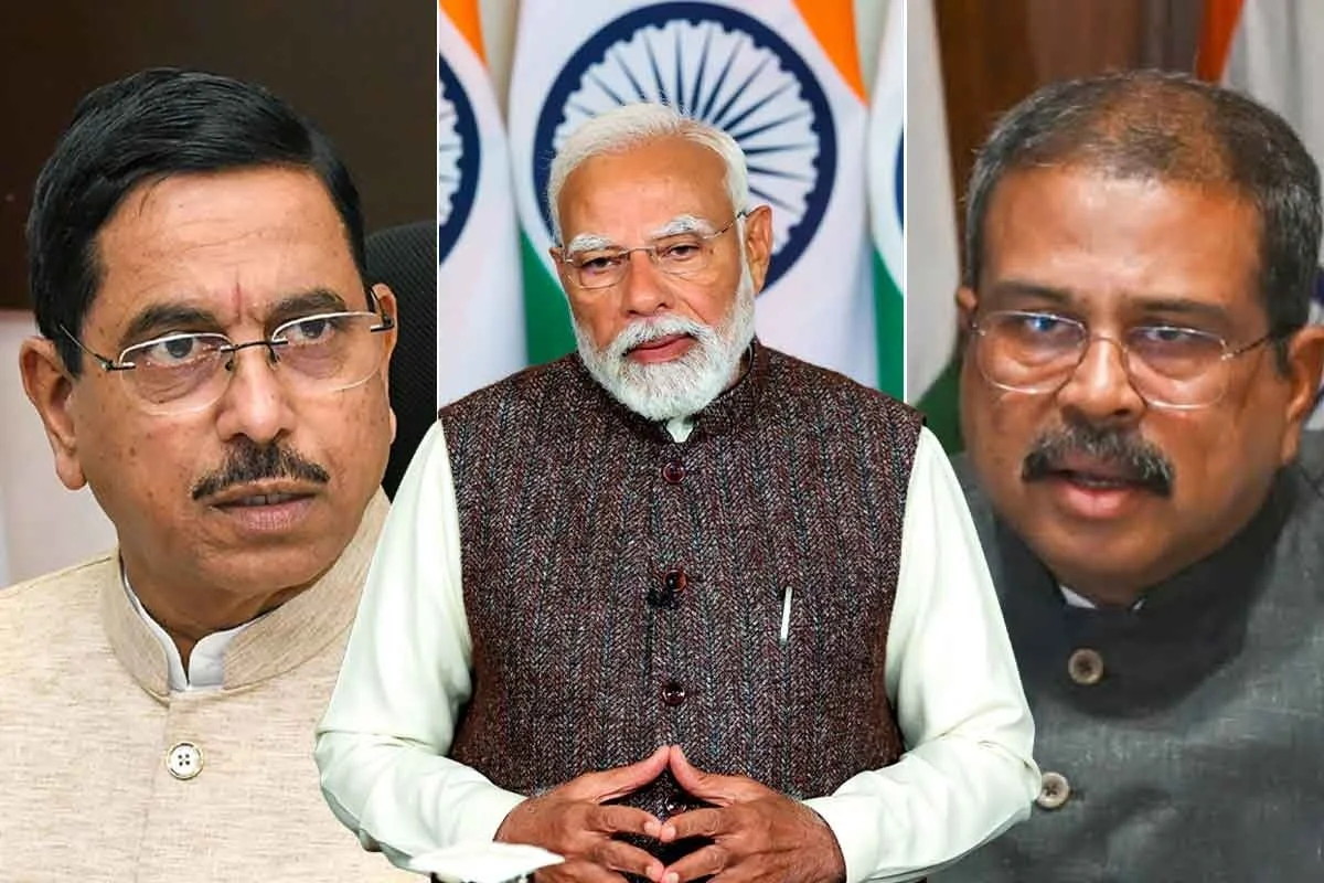 ধর্মেন্দ্র প্রধানের ইস্তফা গৃহীত, অন্তর্বর্তী শিক্ষামন্ত্রীর দায়িত্ব পেলেন প্রহ্লাদ জোশী