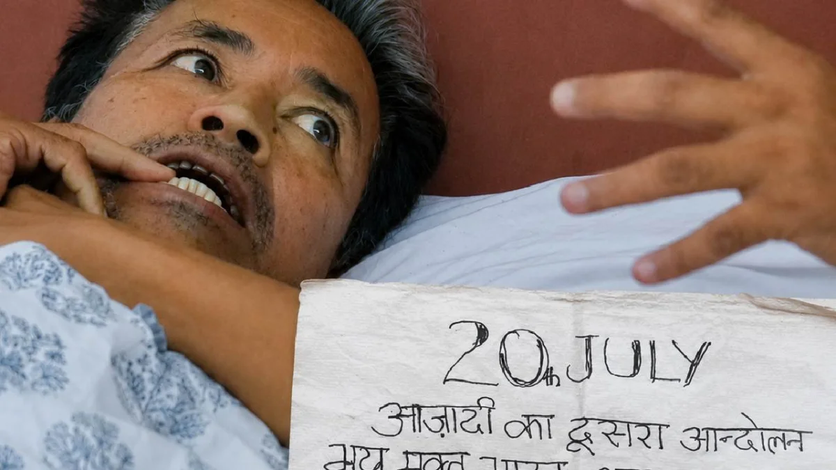 অনশনের ২২তম দিনে দিল্লির সফদরজং হাসপাতালের বিছানায় শুয়েই দেশবাসীর উদ্দেশে নিজের হাতে চিঠি লিখলেন