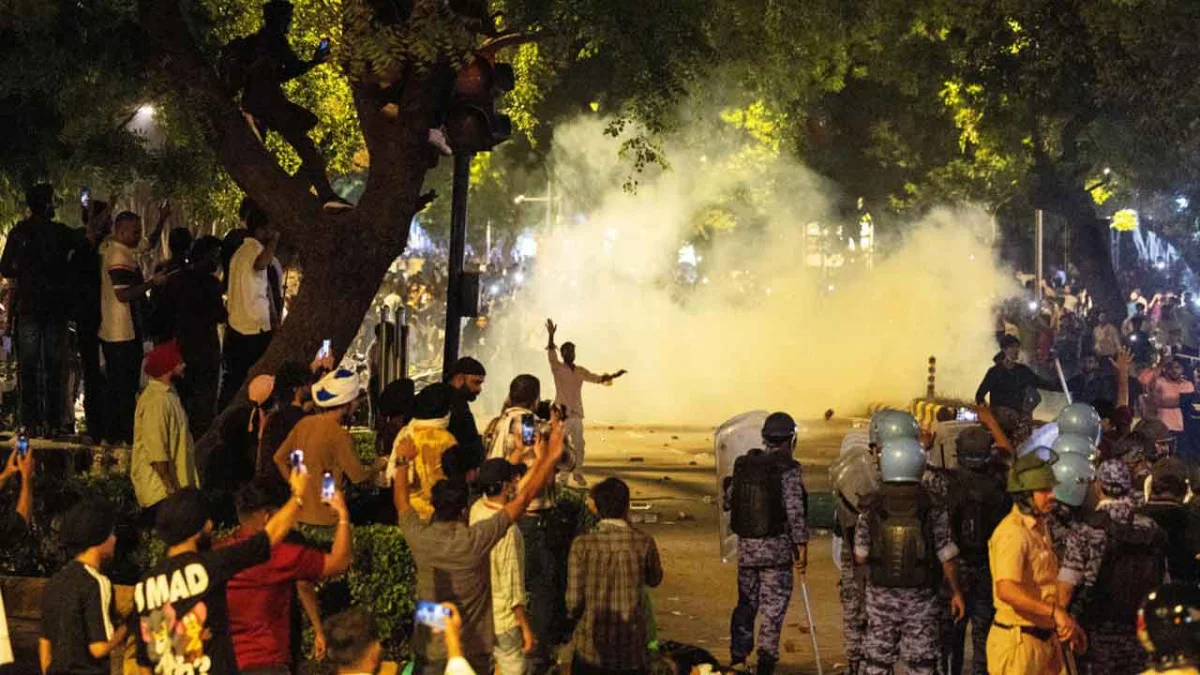 যন্তর মন্তরে পুলিশের ওপর ইটবৃষ্টি, এফআইআর দায়ের করল দিল্লি পুলিশ