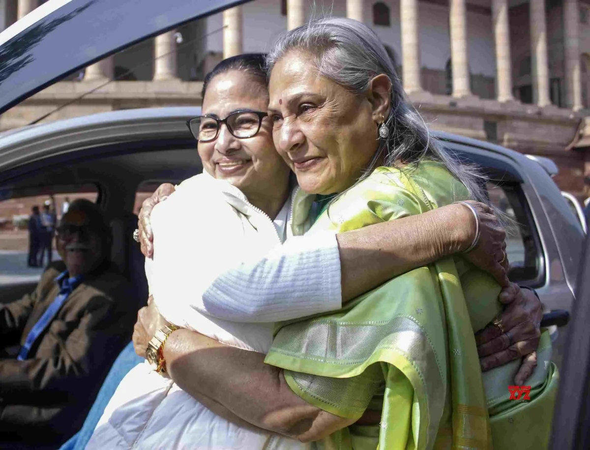 মমতার কালীঘাটের বাড়িতে জয়া বচ্চন, জোর চর্চা রাজনীতিতে
