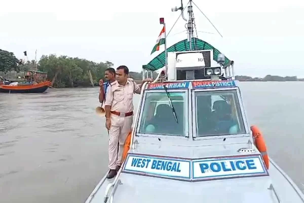 খারাপ আবহাওয়ার জেরে মৎস্যজীবিদের সুমুদ্রে যেতে নিষেধ, সুন্দরবনের উপকুলে চলছে মাইকিং 