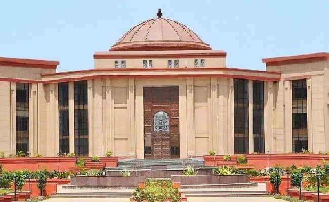 সরকারি স্কুলে হিন্দু মন্ত্র পাঠে আপত্তি জানিয়ে মামলা, আবেদন খারিজ করল ছত্তিশগড় হাইকোর্ট