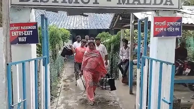 বাংলাদেশে পুশব্যাক! প্রায় এক বছর পর দেশে ফিরলেন সুইটি-সহ বীরভূমের চার বাসিন্দা