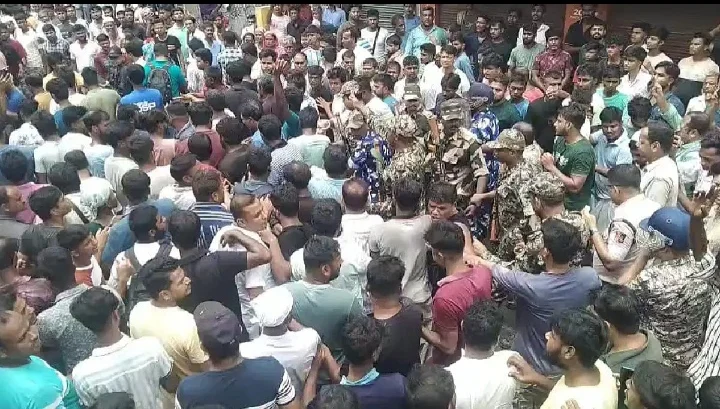 বারুইপুরে ১১ বছরের নাবালিকাকে ধর্ষণ ও খুনের অভিযোগে উত্তেজনা, গ্রেফতার ২, গণপিটুনিতে মৃত্যু এক যুবকের