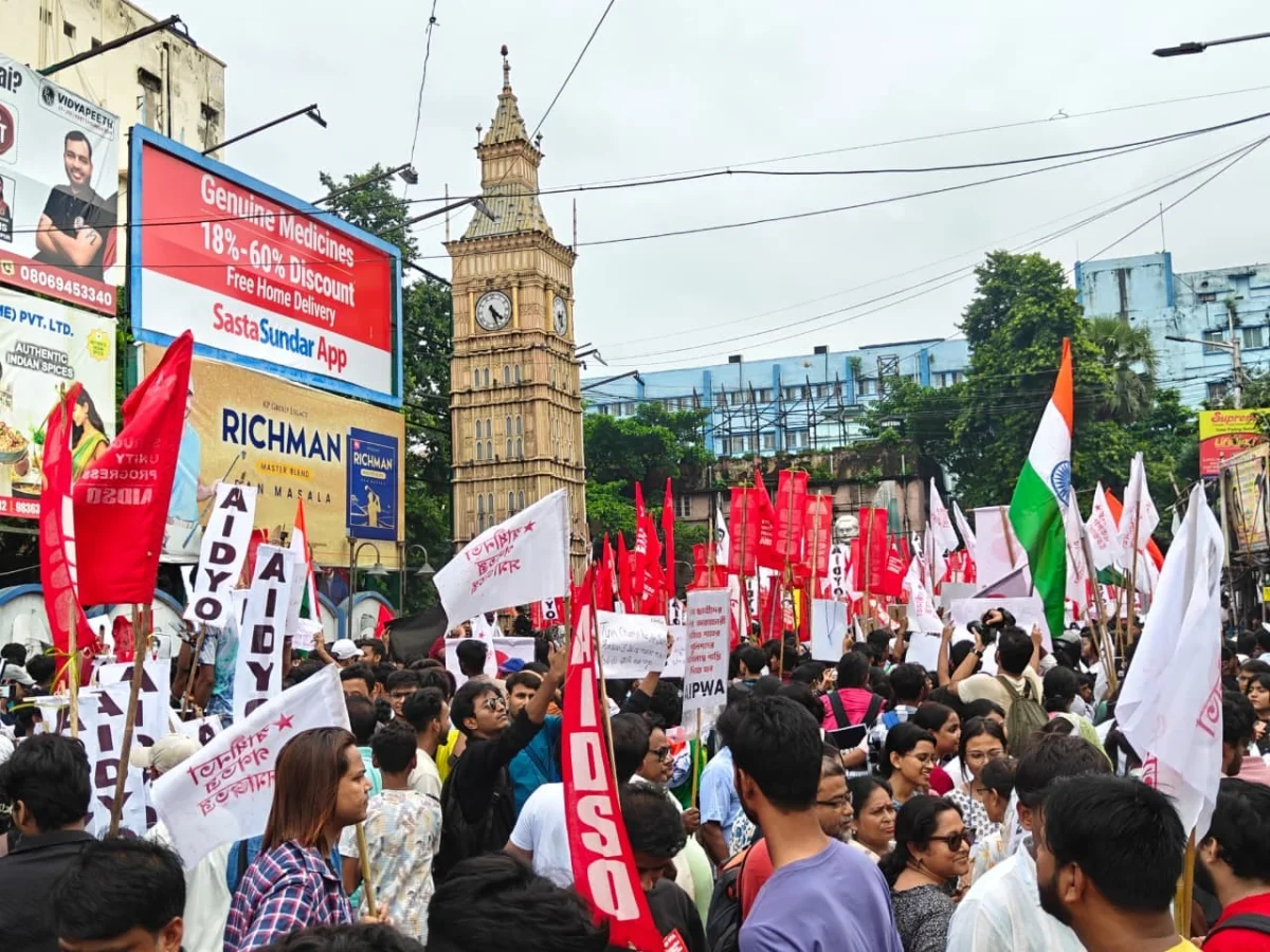 যন্তরমন্তরে পড়ুয়াদের সমর্থনে বাম ছাত্রসংগঠনগুলির ডাকে কলকাতায় বিশাল মিছিল 