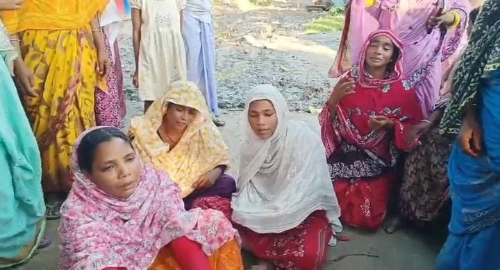 রাজস্থানে দুর্ঘটনায় প্রাণ গেল মালদার তিন যুবকের, ক্ষতিপূরণ ও কর্মসংস্থানের দাবিতে সরব এলাকাবাসী