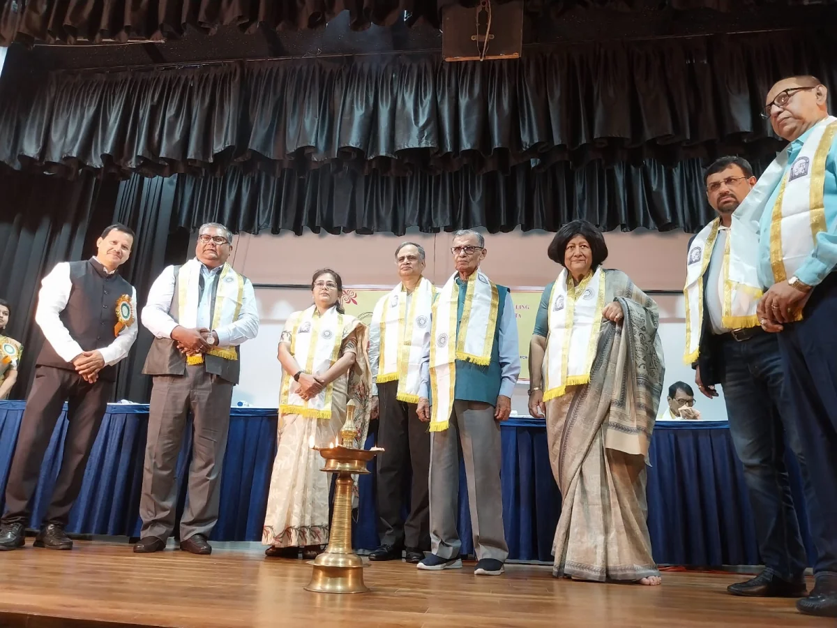 'লিগ্যাল এইড সার্ভিসেস' এর পোস্ট গ্রাজুয়েট ডিপ্লোমা  শংসাপত্র প্রদান ও স্মরণিকা প্রকাশ 