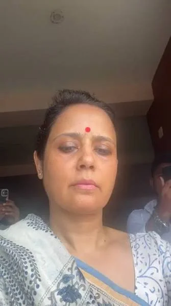 ডিম্বাস্ত্রের মুখোমুখি টিএমসি  সাংসদ, লাইভ ভিডিয়ো করে সরব মহুয়া, উত্তেজনা কালীগঞ্জের  পলাশীতে