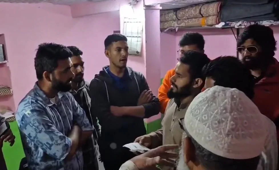 বাড়িতে আরবি শিক্ষা দেওয়ায় শিক্ষককে হেনস্থার অভিযোগ উত্তরাখন্ডে 