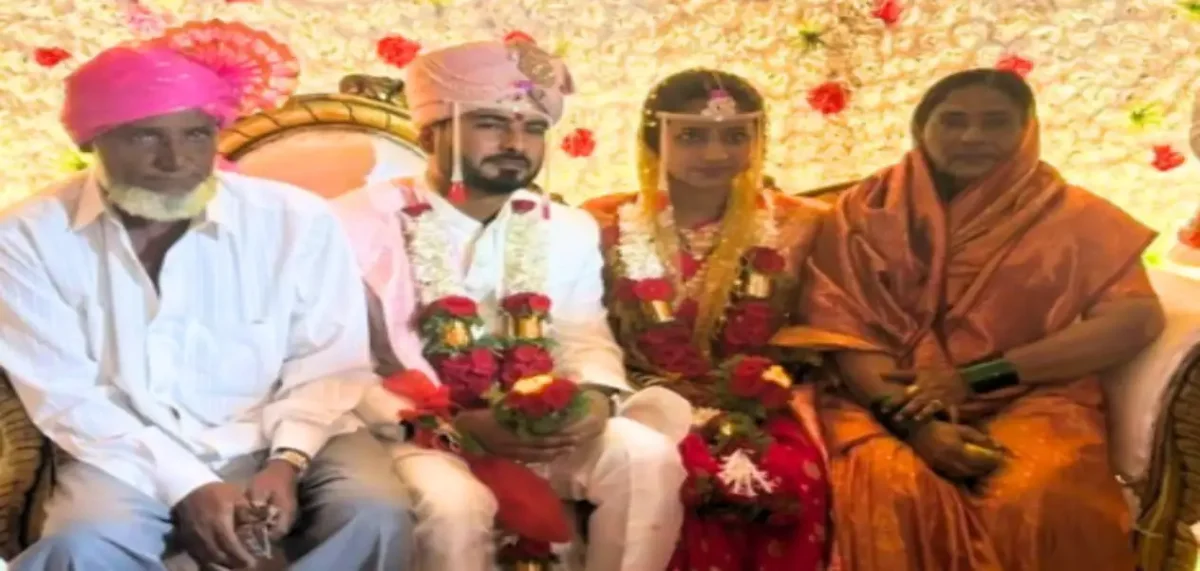 ২০ বছর দুই হিন্দু অনাথ ভাইকে মানুষ করে বিয়ে দিলেন মুসলিম দম্পতি