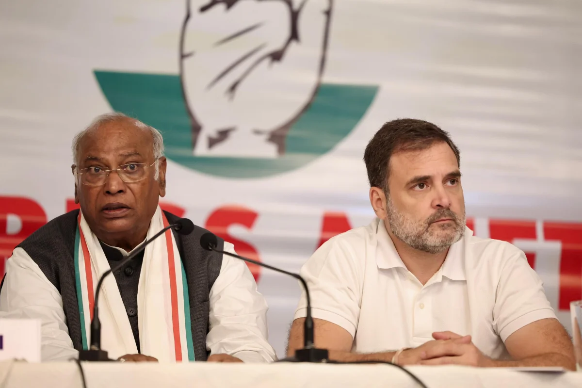 টানা দ্বিতীয় বছর লালকেল্লার স্বাধীনতা দিবসের অনুষ্ঠান বয়কট খারগে ও রাহুলের