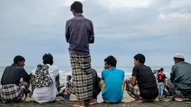 জীবনের নিরাপত্তা নিশ্চিত না হলে রোহিঙ্গাদের ফেরত নয়: মালয়েশিয়ার স্পষ্ট বার্তা