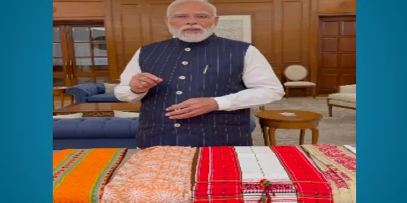 জাতীয় হস্তশিল্প দিবসে দেশবাসীর প্রতি মোদির আহ্বান: ‘একটি হলেও দেশীয় হস্তশিল্পের পণ্য কিনুন’