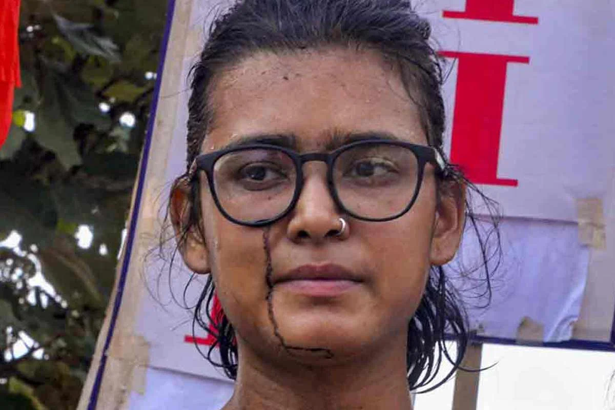 ‘এটা রাঁচি, যন্তর মন্তর নয়—আজাদি স্লোগান চলবে না’, মঞ্চে নেহা বোরাকে লক্ষ্য করে কালি নিক্ষেপ