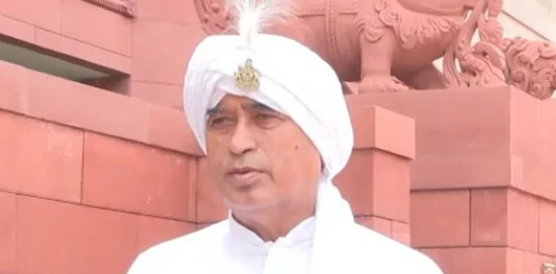 নেতাজিকে নিয়ে বিতর্কিত মন্তব্যের জের, অনন্ত মহারাজের ‘বঙ্গবিভূষণ’ ফিরিয়ে নিল রাজ্য