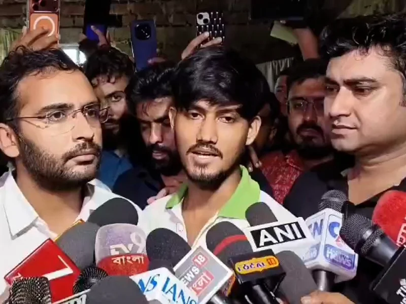 ‘ক্ষতিপূরণ নয়, বাবার নামে বিশ্বমানের সরকারি স্কুল চাই’, বললেন ইন্দাসে নিহত আব্দুলের ছেলে হাফিজ