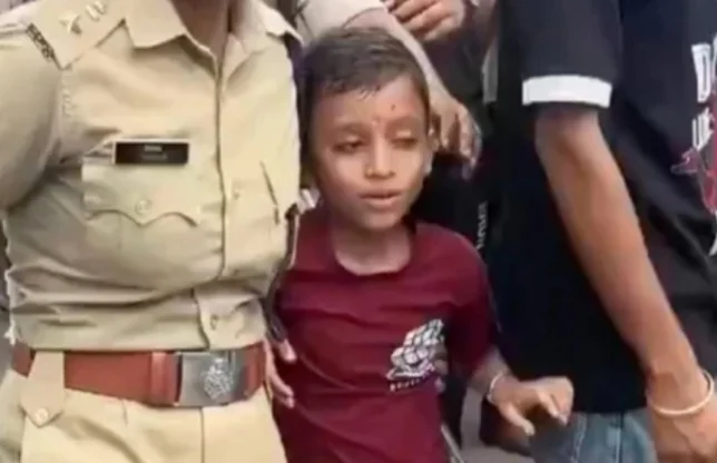 ফের ধরনায় বসল বিহারের ছয় বছরের খুদে, দাবি প্রধানমন্ত্রী নরেন্দ্র মোদির সঙ্গে সাক্ষাৎ