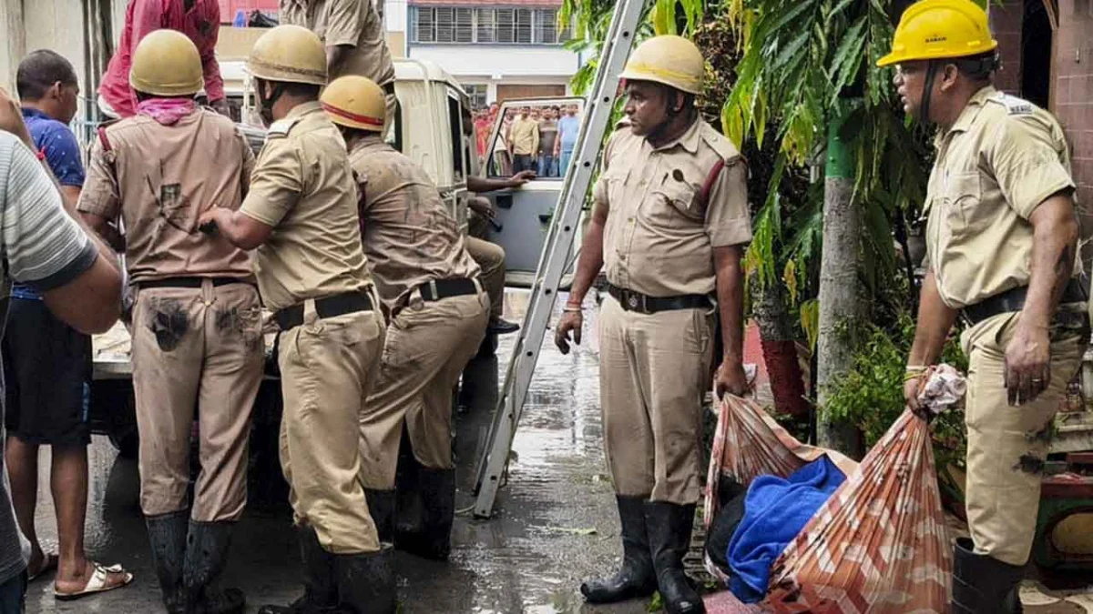 তারাপীঠ অগ্নিকাণ্ড: হোটেলে ভয়াবহ অগ্নিকাণ্ডে ৯ জনের মর্মান্তিক মৃত্যু