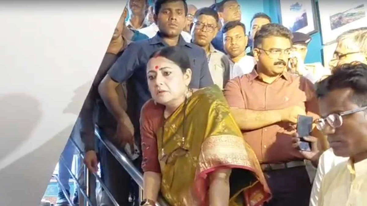 অন্নপূর্ণা যোজনার টাকা না পেয়ে বিভিন্ন জায়গায় বিক্ষোভ, বিক্ষোভের মুখে পড়লেন মন্ত্রী অগ্নিমিত্রাও 