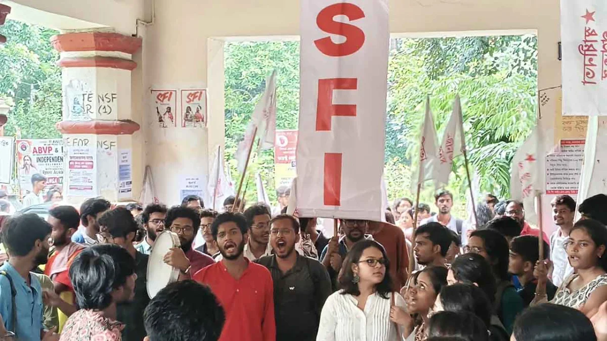 যাদবপুরে সিসিটিভি ফুটেজ ঘিরে বিতর্ক, রেজিস্ট্রারের গ্রেফতারি চাইলেন অধ্যাপক সাউ