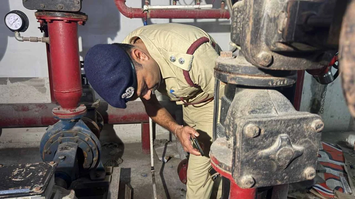 ক্যামাক স্ট্রিটে অভিষেকের অফিসের ভবনে দমকল ও পুলিশ, খতিয়ে দেখা হল অগ্নিনির্বাপণ ব্যবস্থা