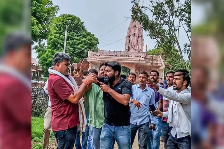 জয়পুরে স্কুল পরিদর্শনে গিয়ে আক্রান্ত ককরোচ জনতা পার্টি, ভাঙল গাড়ির কাঁচ