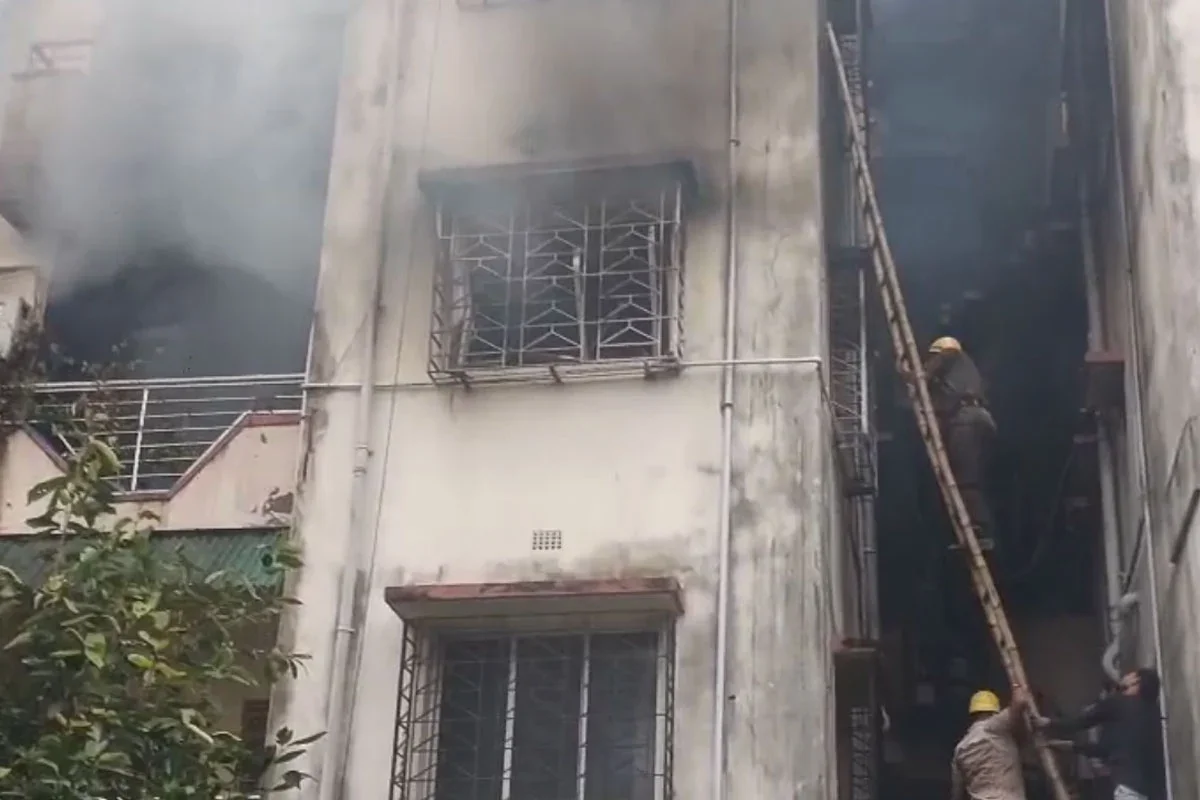 হাওড়ার আন্দুলে আবাসনে ভয়াবহ অগ্নিকাণ্ড, ঝলসে মৃত্যু হল বৃদ্ধার 