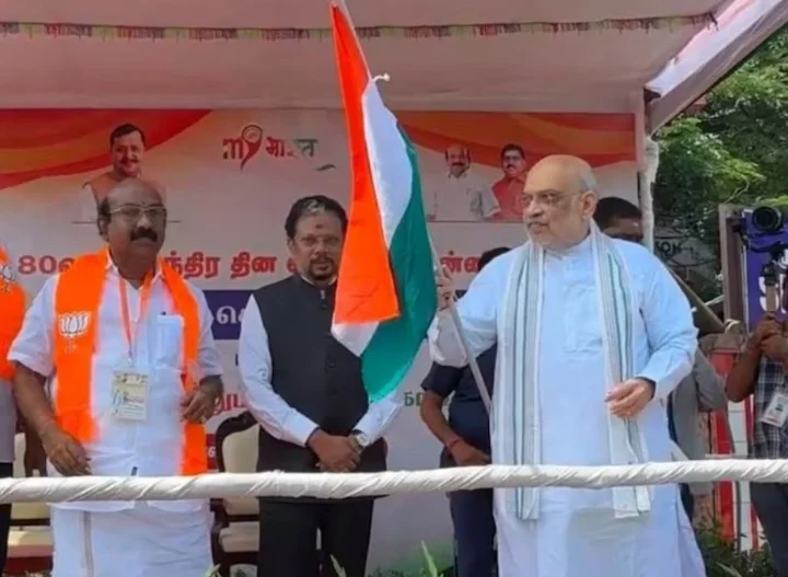 তিরঙ্গা বেছে নিলেন অমিত শাহ