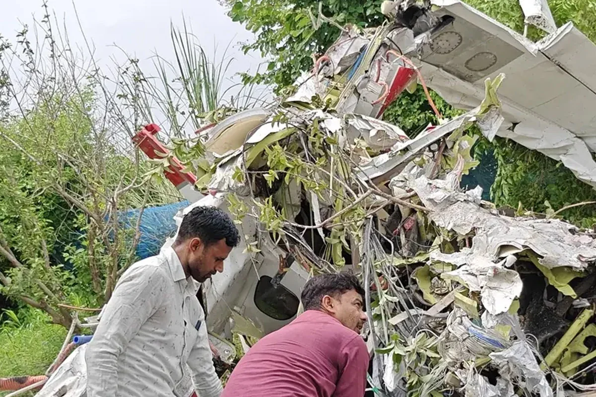 কানপুরে ভেঙে পড়ল প্রশিক্ষণ বিমান, মর্মান্তিক মৃত্যু দুই পাইলটের