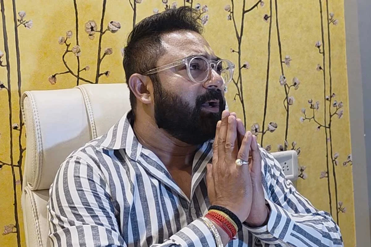 পাওনা টাকা চাইতে গিয়ে চরম হেনস্থা! কাঠমিস্ত্রিকে মারধরের অভিযোগে কাঠগড়ায় অভিনেতা সোহম