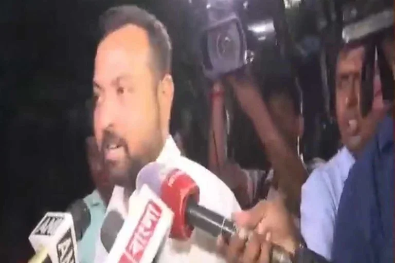 সিআইডির জিজ্ঞাসাবাদ শেষে ভবানীভবন থেকে বেরোলেন সুমিত রায়, 'আশেপাশেই ছিলাম' দাবি অভিষেকের আপ্তসহায়কের