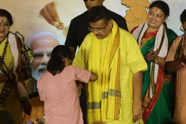 রাখির মঞ্চ থেকে 'আজাদি' স্লোগান ও যাদবপুর নিয়ে কড়া নিশানা মুখ্যমন্ত্রীর 