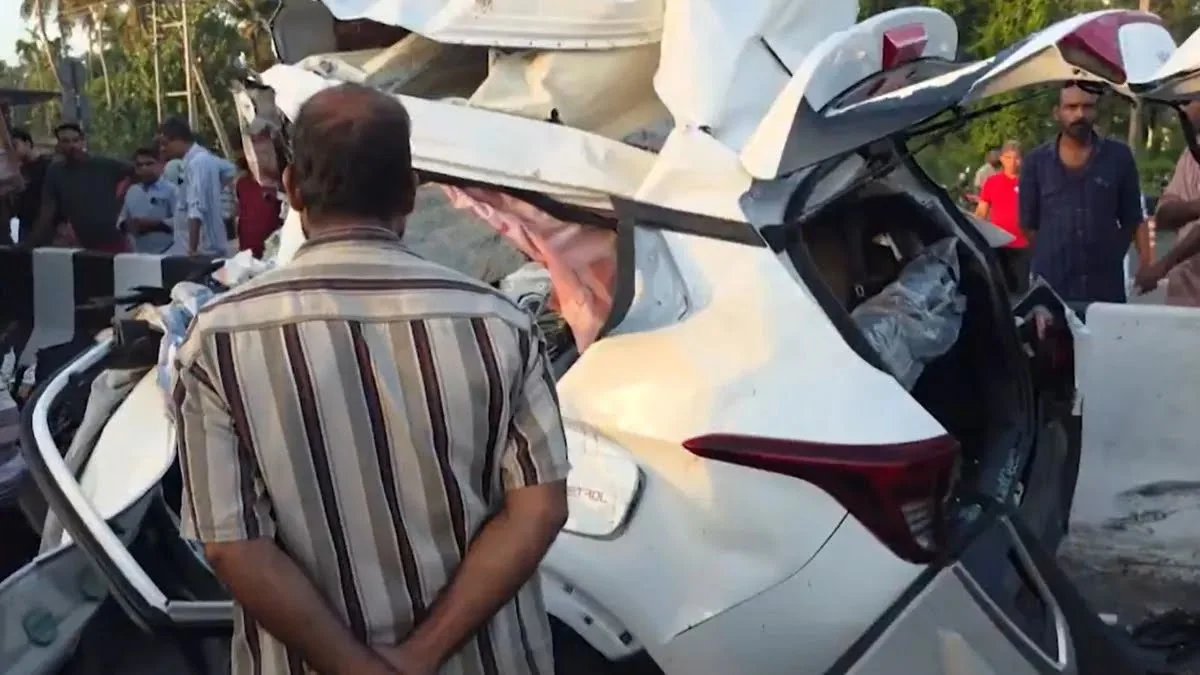 কেরলে ভয়াবহ পথদুর্ঘটনা, লরিতে ধাক্কা মেরে মৃত্যু ৮ ইঞ্জিনিয়ারিং পড়ুয়ার
