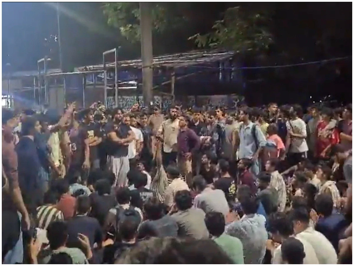 পরীক্ষায় চ্যাটজিপিটি ব্যবহারের অভিযোগ: আইআইটি বোম্বেতে ছাত্রের আত্মহত্যা, বিক্ষোভে উত্তাল ক্যাম্পাস