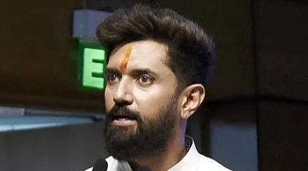 "বিরোধীরা রাজনীতি করলেও কমিশনের দায়িত্ব স্পষ্টতা বজায় রাখা": পদ্মের চাপ বাড়িয়ে বেসুরো চিরাগ পাসওয়ান!