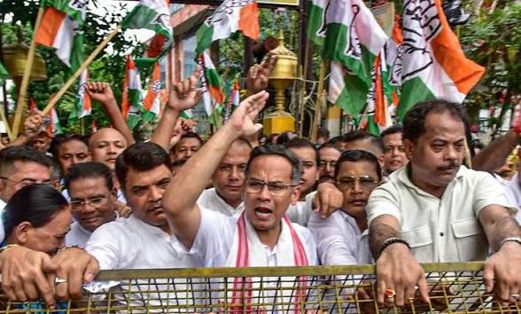 জ্ঞানেশ কুমারের পদত্যাগের দাবিতে দেশজুড়ে আন্দোলন কংগ্রেসের: গুয়াহাটিতে গৌরব গগৈ আটক, একাধিক রাজ্যে জলকামান ও ধস্তাধস্তি
